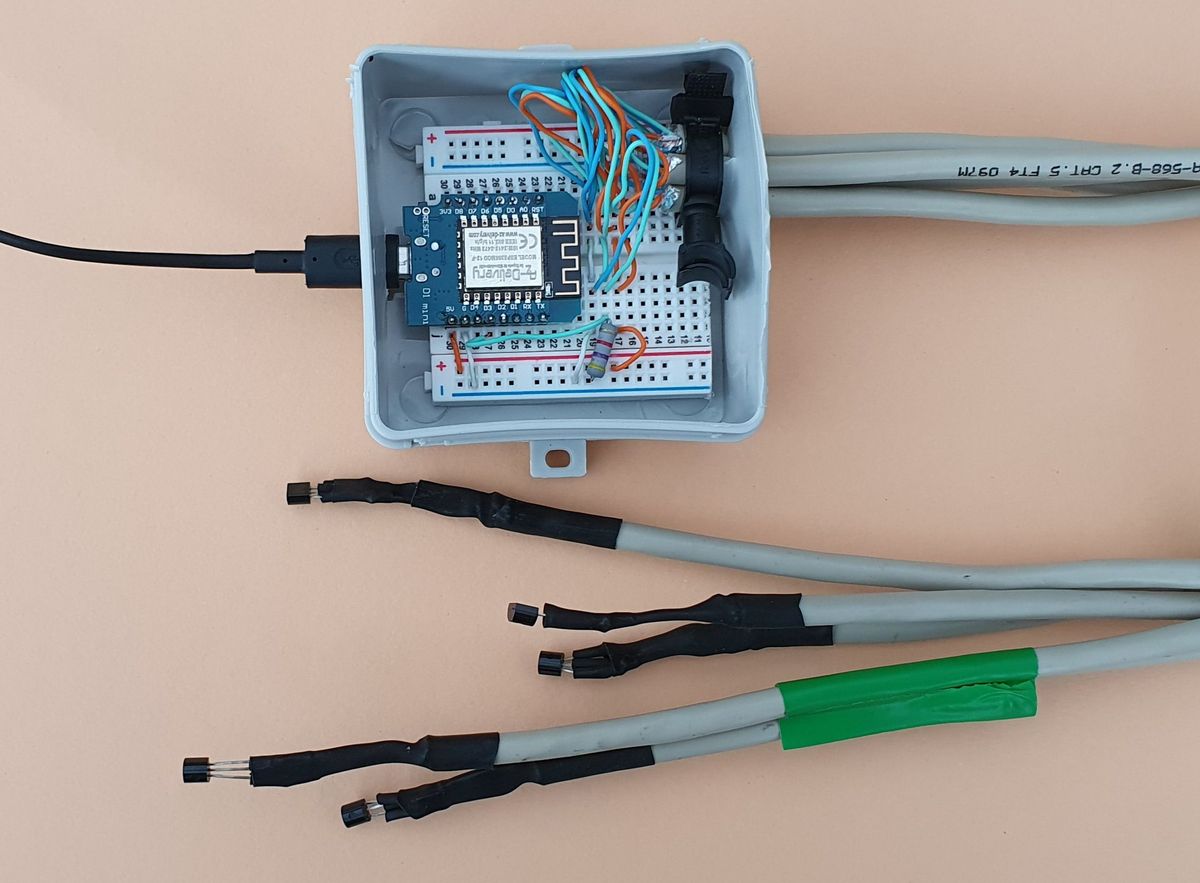 3126d74d-5adb-4f6d-a609-328fa76acd19-5xDS18B20-an-ESP8266-12F.jpg