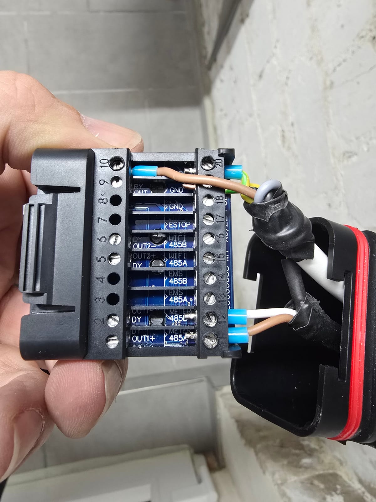 COM-Port Anschlüsse Meter 11 A Braun & 12 B; 10 +12V & 20 Gnd; Abschirmung 19.jpg